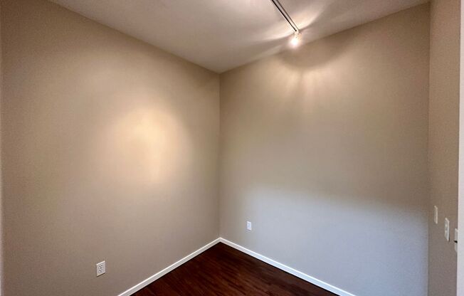1 bed, 1 bath, 868 sqft, $2,700, Unit Unit 505