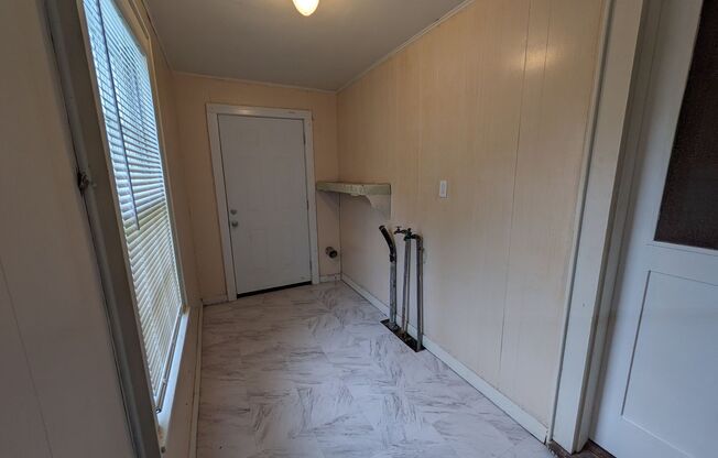 3 beds, 1 bath, $1,200