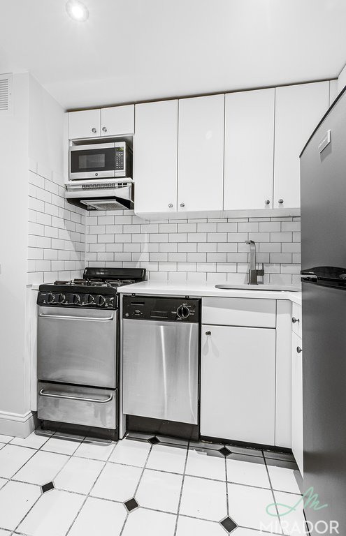 1 bed, 1 bath, $4,850, Unit 5E
