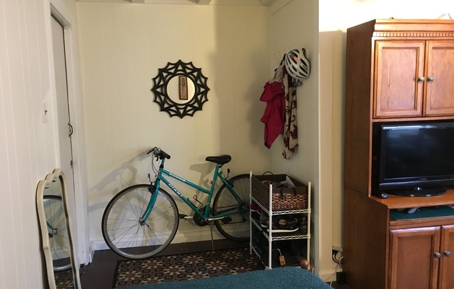 1 bed, 1 bath, 250 sqft, $850, Unit 5