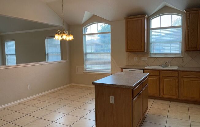 3 beds, 2 baths, $1,525