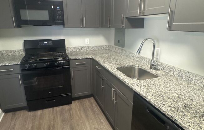 3 beds, 2 baths, 1,300 sqft, $2,440, Unit 3331 #103
