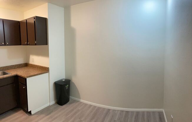 1 bed, 1 bath, 500 sqft, $999, Unit 7