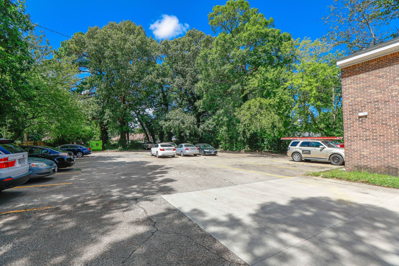 2 beds, 1 bath, 800 sqft, $1,175, Unit E1