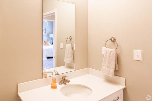 2BR, 2BA - 1,035 SF