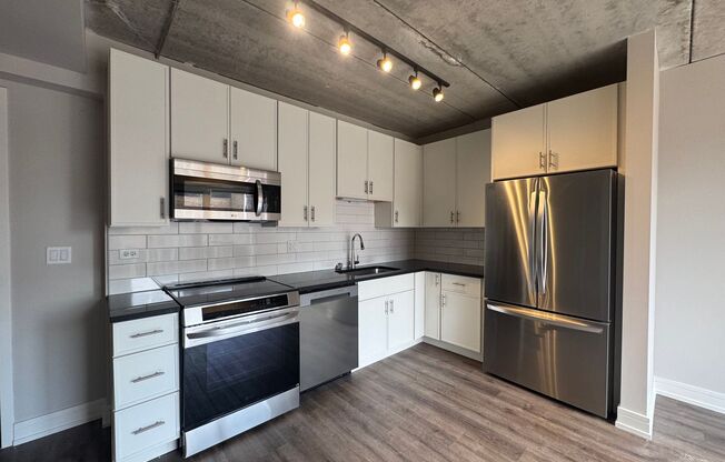 2 beds, 2 baths, 908 sqft, $3,650, Unit 952-811