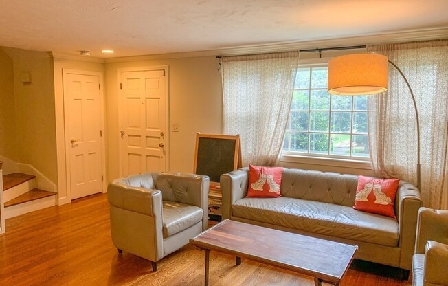 23 AMES AVE