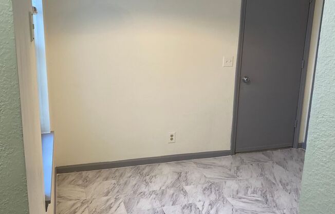 2 Bed 1 Bath 1 Car Garage Duplex in Central Broken Arrow