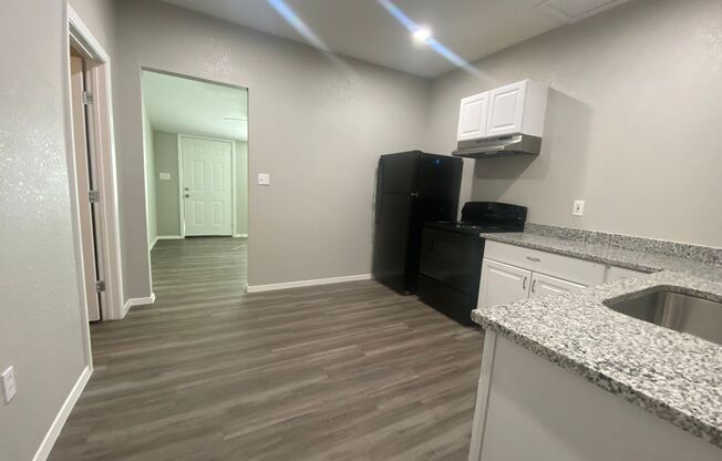 2 beds, 1 bath, 1,460 sqft, $1,300, Unit 1113 S Walnut St. #B