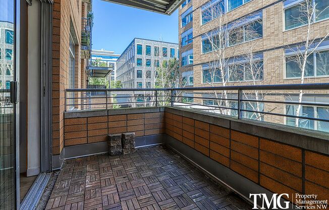 2 Bed 2 Bath Downtown 3rd Floor Condo Water/Sewer/Garbage/Electric Included!!