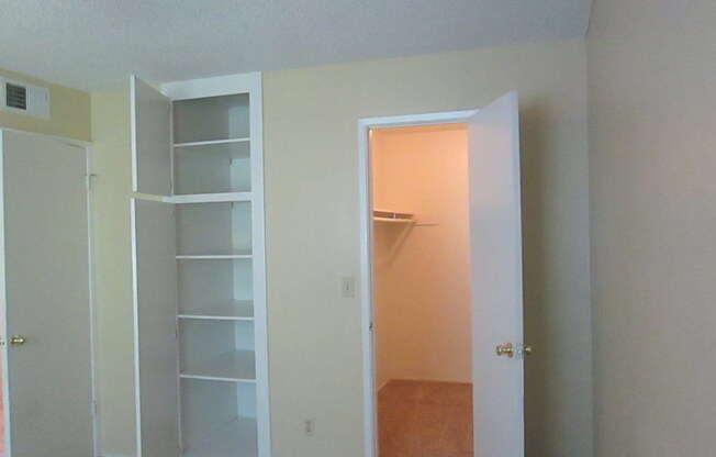 2 beds, 1 bath, 838 sqft, $1,595, Unit HL416