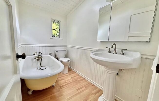 2260 GLENNEYRE ST - JAMES CLAYSON
