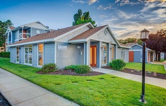 Creekview Apartments - Apartments in Midvale