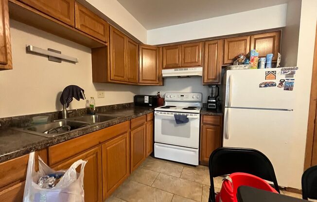 1 bed, 1 bath, $1,015, Unit 6