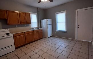 1 bed, 1 bath, $675, Unit 1305 1/2