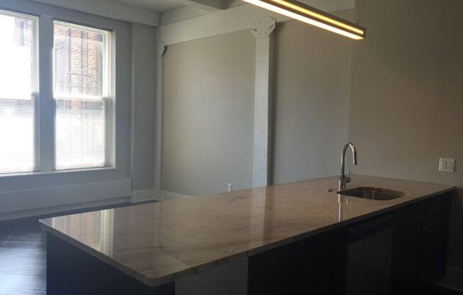 2 beds, 1 bath, 801 sqft, $1,575, Unit 2C
