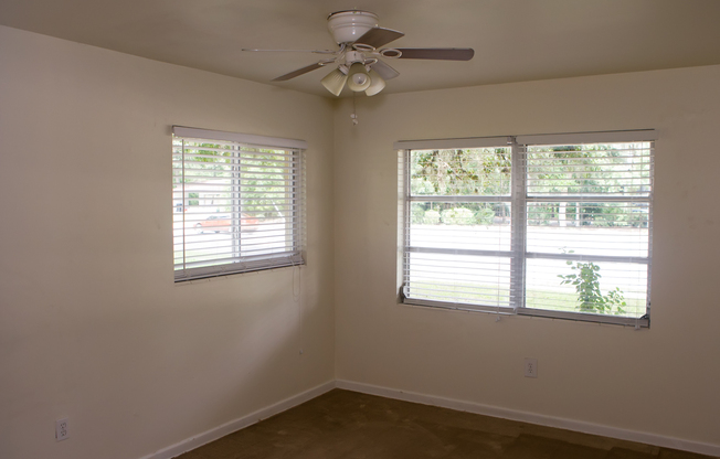 Great location for this 3BR 3BA with large study/bonus room/game room! Bike to UF!