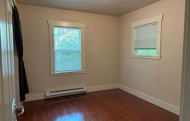 2 beds, 1 bath, $1,900