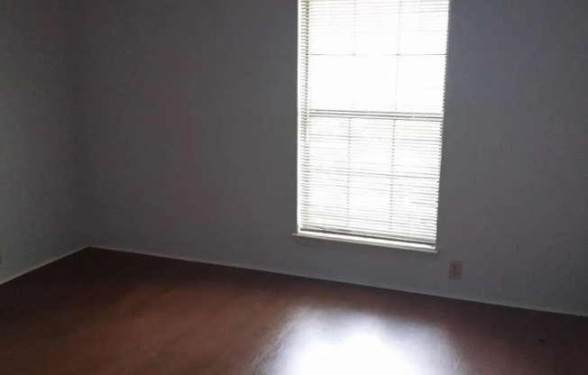 1709 WOODLAWN PKWY