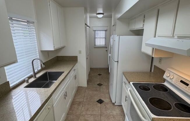Extra large 3bd/2ba 2 story townhome with patio/backyard - $1,000 Off First Month's Rent!