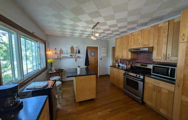 85 GLADSTONE ST