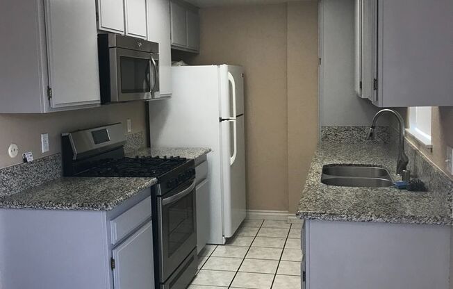COZY 3 BEDROOM 3 BATHROOM RIVERSIDE TOWNHOUSE