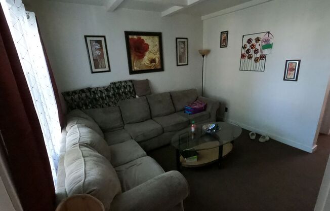Modern & Affordable 2 Bedroom Home for Rent!