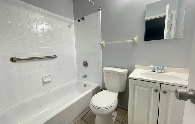 Lakeside Cove Apartments