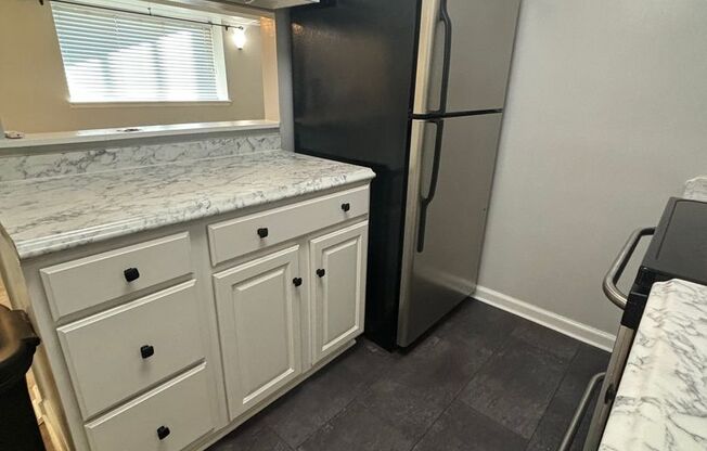 2 Bedroom Condo in Hunting Ridge!