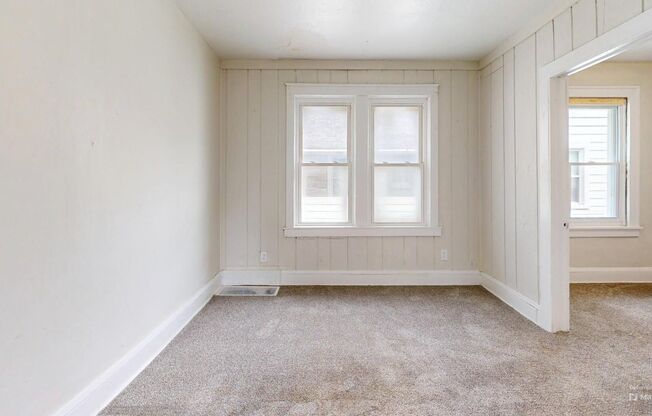 2 beds, 1 bath, 735 sqft, $900, Unit Unit 4