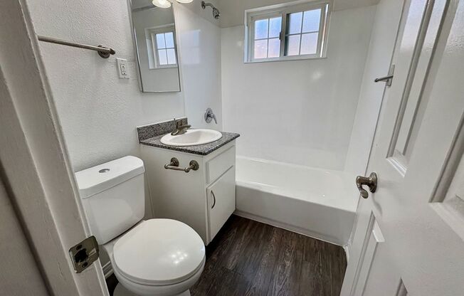 2 beds, 1 bath, 800 sqft, $2,480, Unit 320-09
