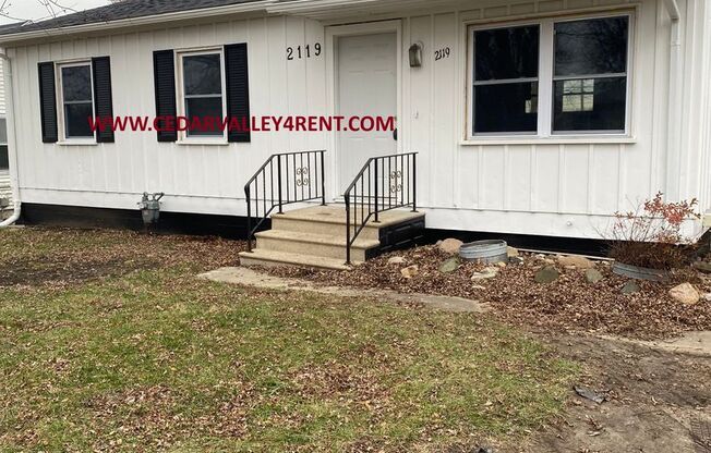 3 Bedroom, 1 Bath Single Family Home 2119 Clear View St Waterloo, IA 50707