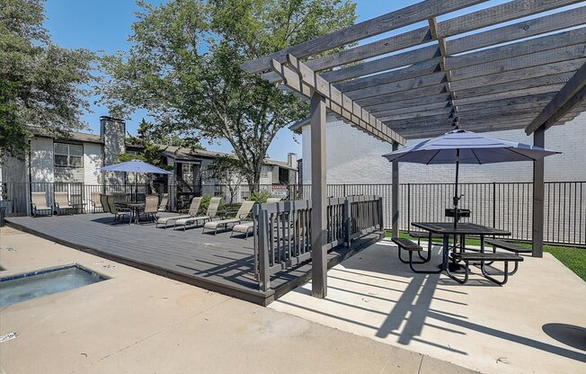 the reserve at bucklin hill leasing office patio with pool and pergola