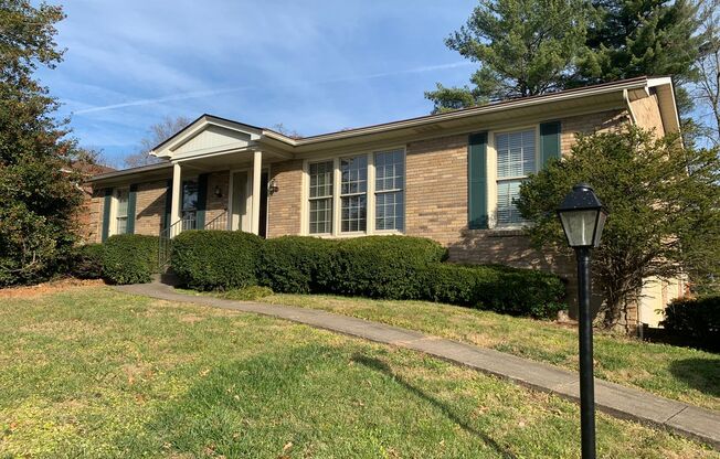 Spacious Three Bedroom/Three Bath Ranch in Jeffersontown