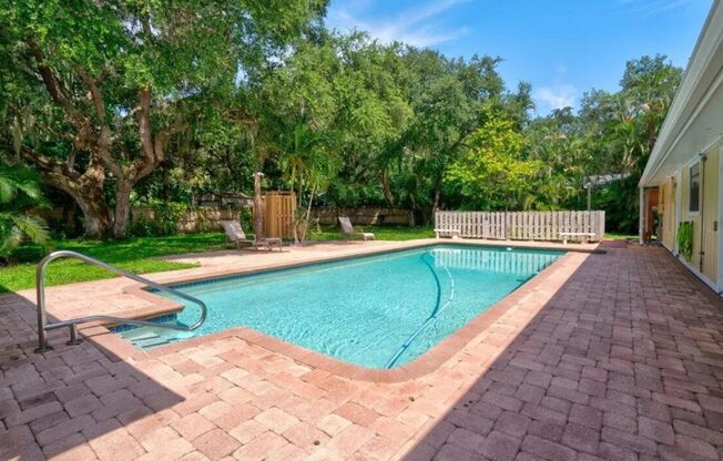 3/2 POOL home in Harbor Estates Stuart--Lots of Parking!