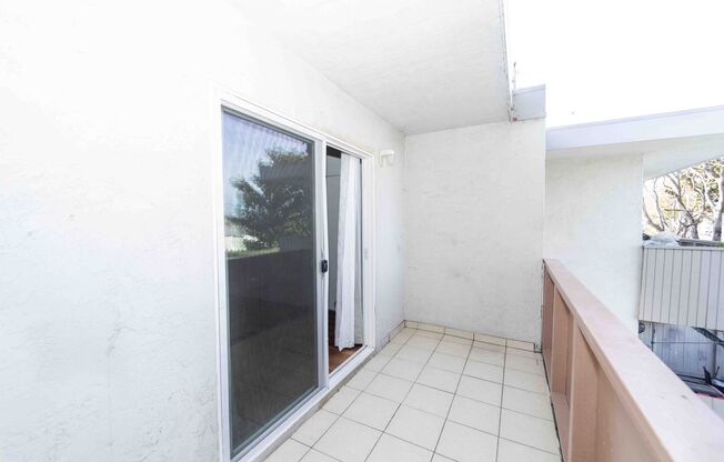 2 beds, 1 bath, $1,950, Unit 6