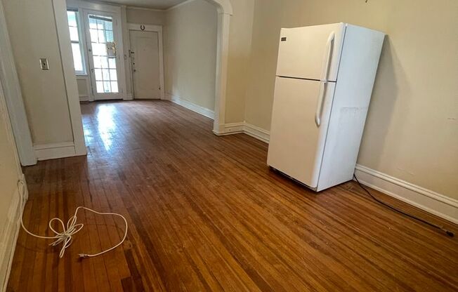 2 beds, 1 bath, $1,595, Unit Apt. 05