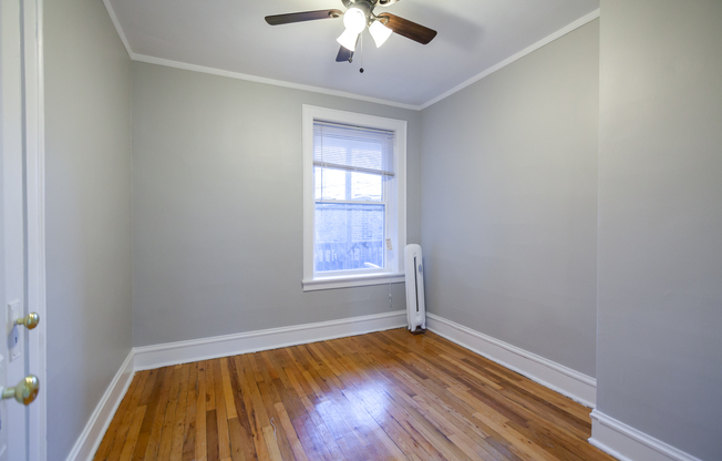 2416 W FARGO AVE