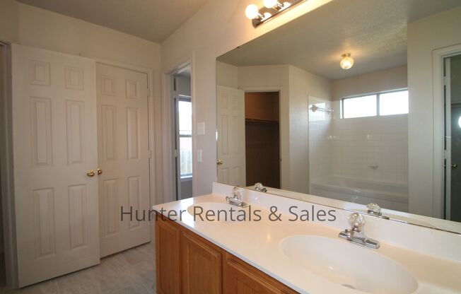 4 beds, 2 baths, $1,375