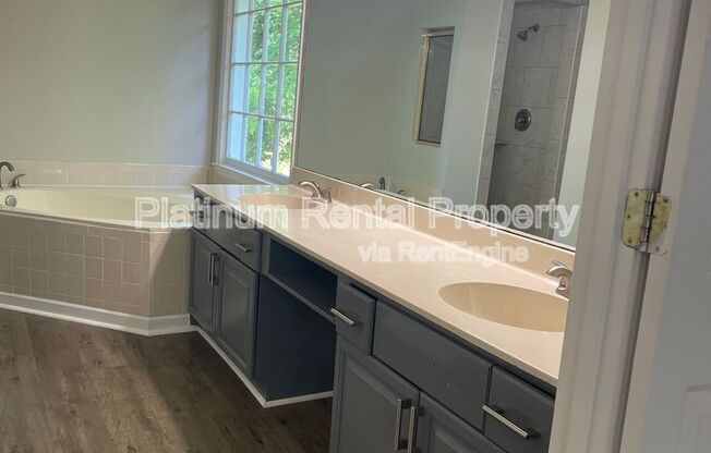 4 beds, 2.5 baths, 2,959 sqft, $2,695