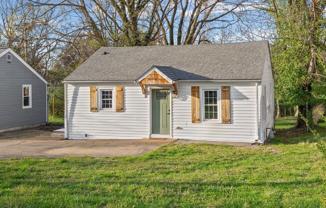 2 Bedroom Pet Friendly Home For Rent Near Madison Street!