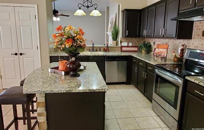 533 THOREAU TRL