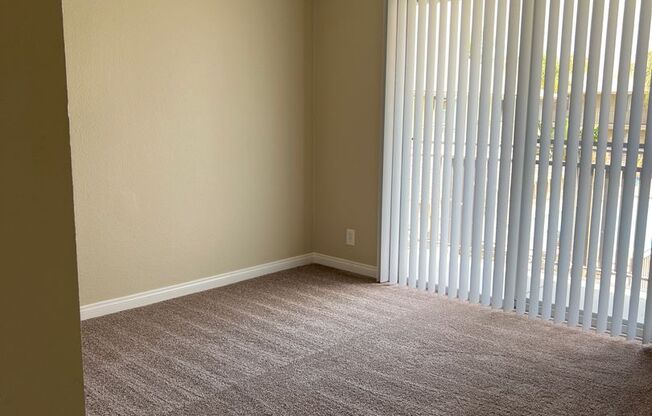 2 beds, 1 bath, 750 sqft, $2,100, Unit 25
