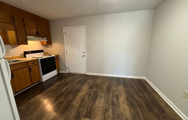 2 beds, 1.5 baths, 880 sqft, $850