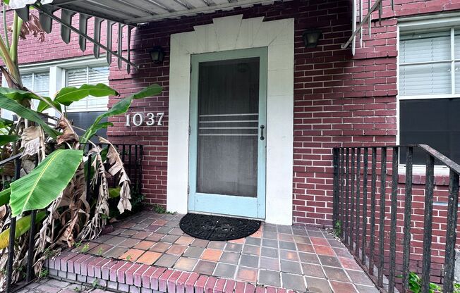 *** TWO WEEKS FREE*** Charming 1BR Near San Marco – Great Location!