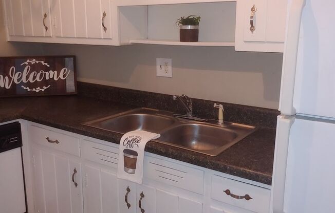 2 beds, 1 bath, 850 sqft, $1,650, Unit Apt 1