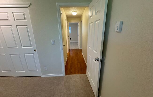 2 beds, 1 bath, 850 sqft, $1,600, Unit 44