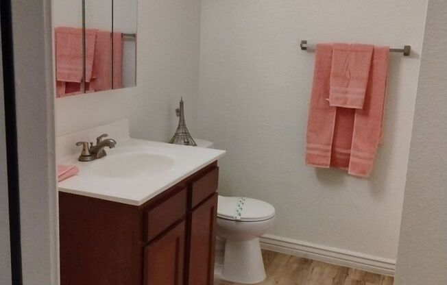 2 beds, 2 baths, 984 sqft, $1,700, Unit 221