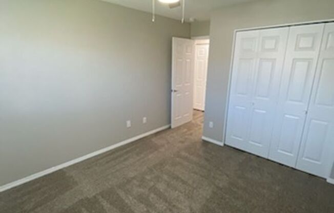 2 beds, 2 baths, 856 sqft, $920, Unit 2827-1811