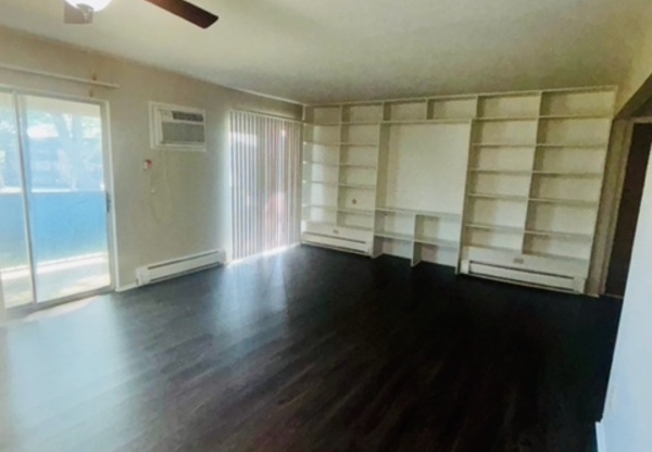 23700 W WARREN AVE